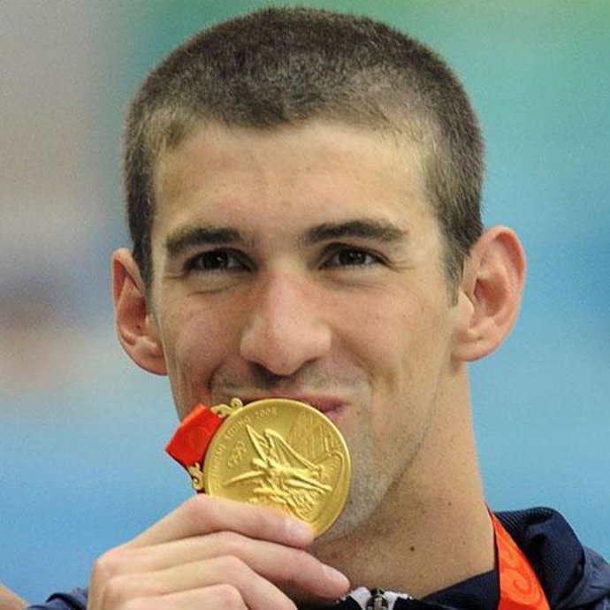 Michael Phelps, ileso tras un accidente de coche