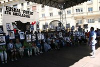 López apuesta por hacer desaparecer la propaganda "falsa" de ETA como "liberadora de patrias"