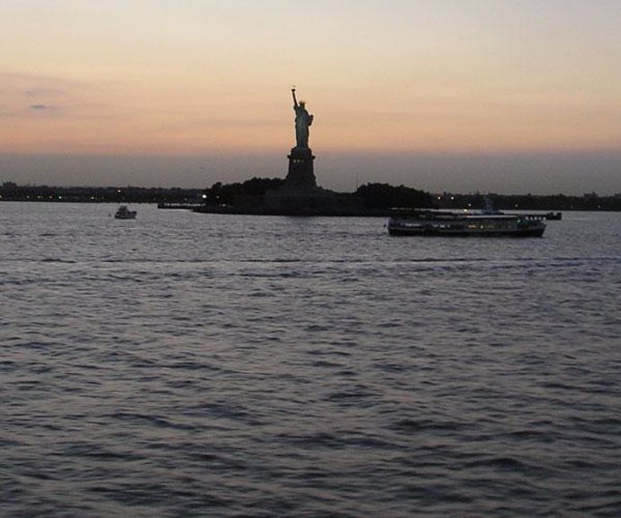 Estatua de la Libertad desde el río Hudson