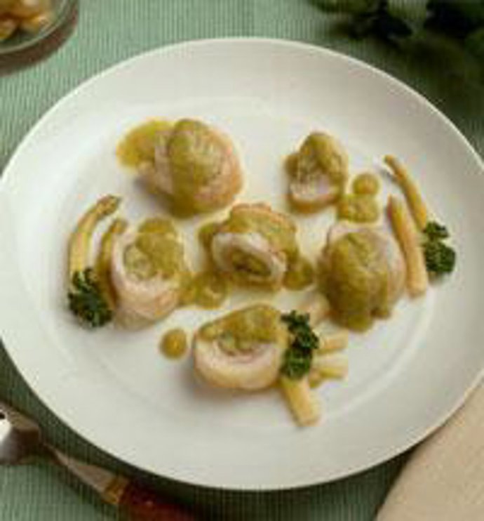 Rollitos de gallo con espárragos