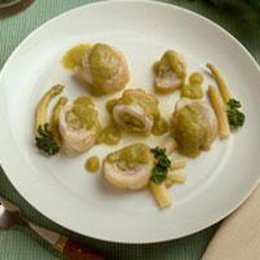 Rollitos de gallo con espárragos 