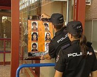 Policía retira el cartel con los seis etarras más buscados