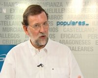 Rajoy insta a Blanco a ocuparse de Fomento "en lugar de amenazar" al PP