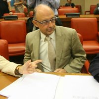 Montoro acusa a Salgado de "preparar" la subida de impuestos a las rentas medias 