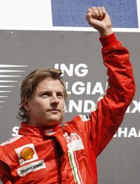 Raikkonen logra su primera victoria, Alonso abandona