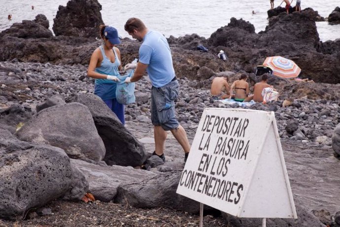 La campaña 'La mar de Limpia' llega a Buenavista del Norte.
