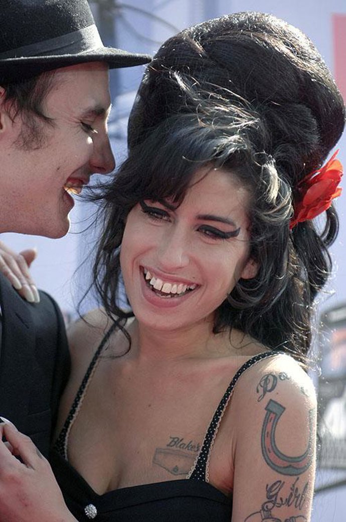 Amy Winehouse, pillada en la cama con su ex marido