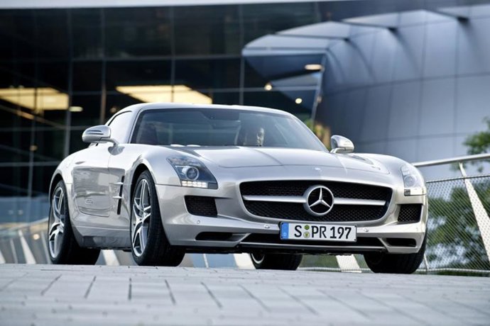 Superdeportivo Mercedes Benz SLS Alas de Gaviota