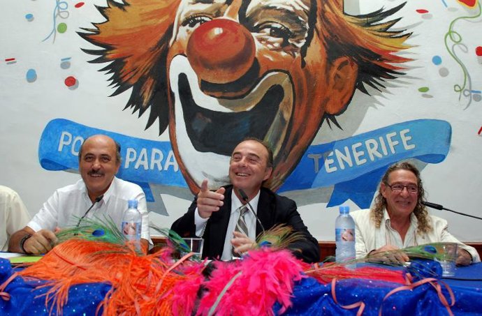 El alcalde de Santa Cruz, Miguel Zerolo, presentó hoy el nuevo tema del Carnaval