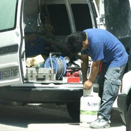 Inmigrante trabajando