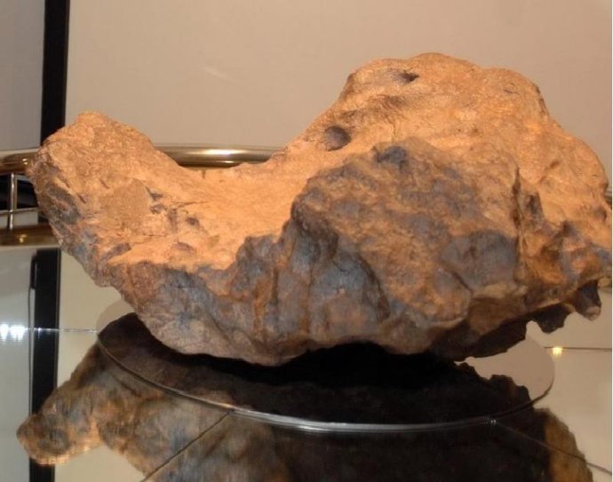 Metorito de la colección del Museos de Ciencias Naturales de Tenerife.