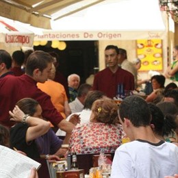 Camarero en una terraza