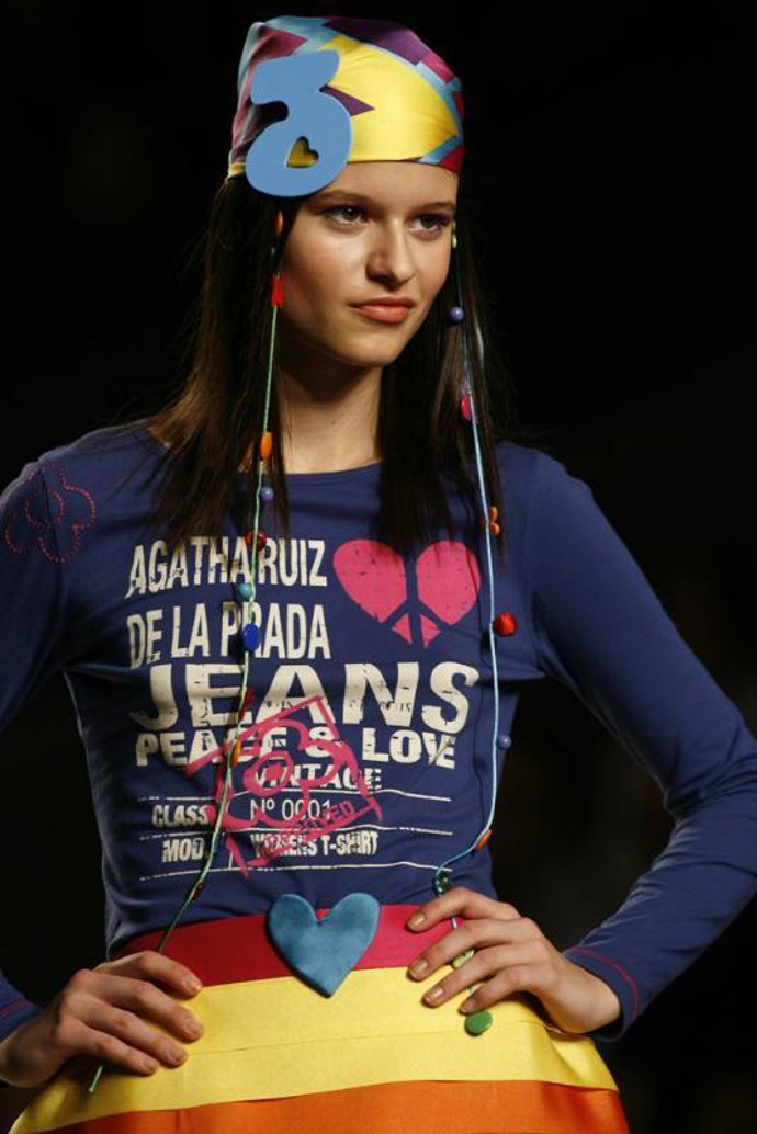 Modelo de Agatha Ruíz de la Prada en Cibeles