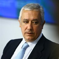 Arenas califica la política económica del Gobierno de "caos y despropósito"