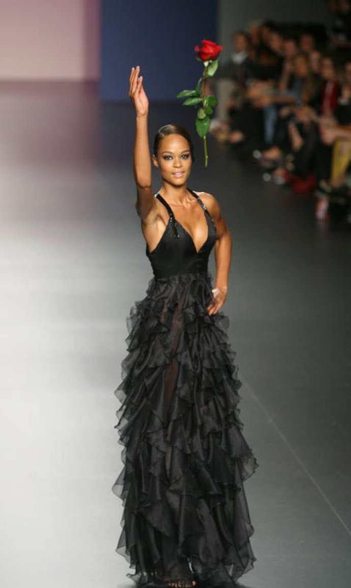 Modelo de Elio Berhanyer en Cibeles