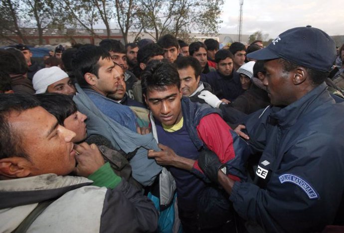 Desalojo campamento inmigrantes Calais, Francia