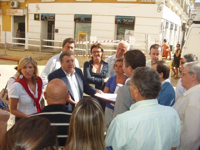 Zoido con vecinos de Regina