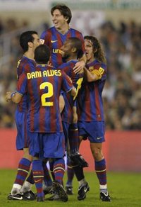 El Barça acaba con el Racing a base de fútbol de salón