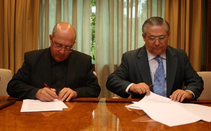 Gómez Sierra y Manuel Berral en la firma del acuerdo