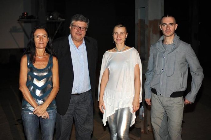 La comisaria de la muestra, Miriam durango; el viceconsejero de Cultura del Gobi