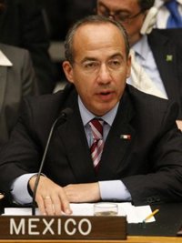 Calderón pide la negociación urgente de un tratado sobre el comercio de armas