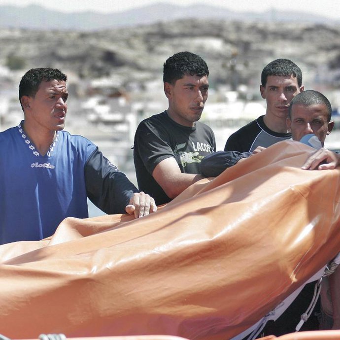 Los inmigrantes padecen menos enfermedades que los españoles