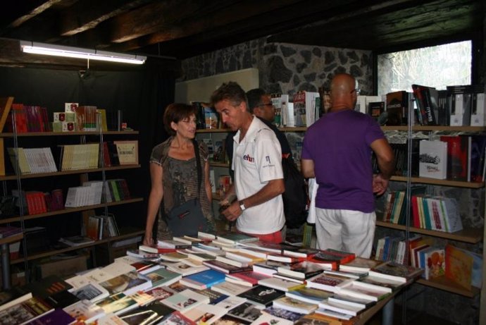 El Salón del Libro Africano preserva un rincón a las publicaciones