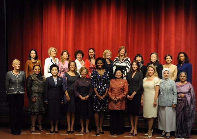 Foto de las mujeres de los jefes de Gobierno y de Estado en el G-20