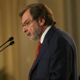 Primer director de El País, José Luis Cebrián 