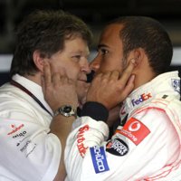 Norbert Haug no ve "ningún problema" en que Hamilton y Raikkonen sean los pilotos de McLaren el próximo año