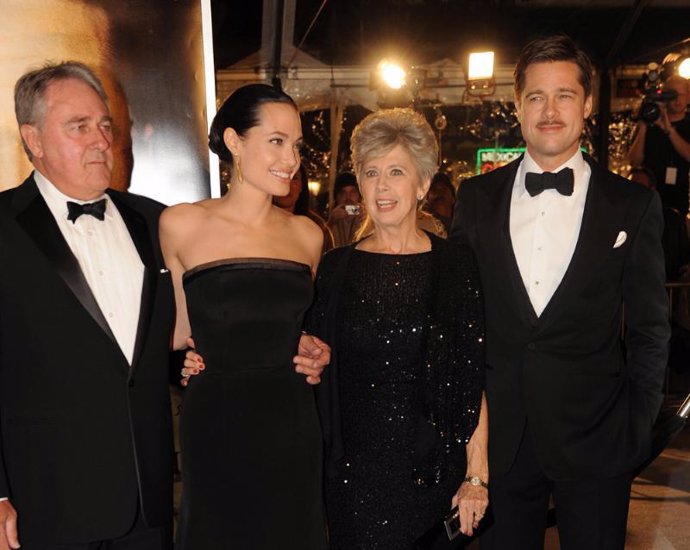 Brad Pitt, Angelina Jolie y los padres del actor