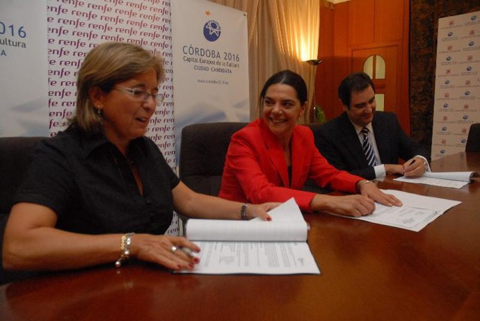 Firma del convenio entre el Consorcio de Turismo y Renfe Operadora