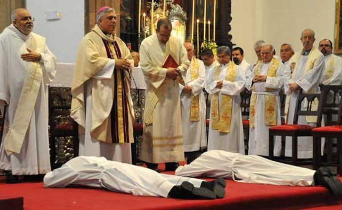 La Diócesis de Tenerife ordenará mañana a dos nuevos presbísteros y un diácono.