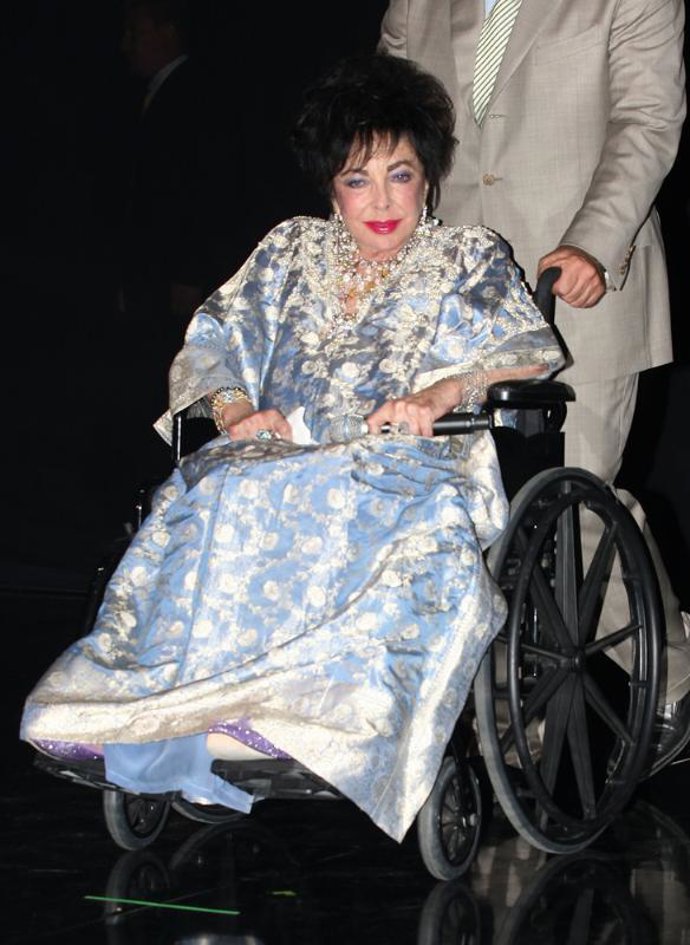 Elizabeth Taylor, en 27th Annual Macy's Passport Benefit Event