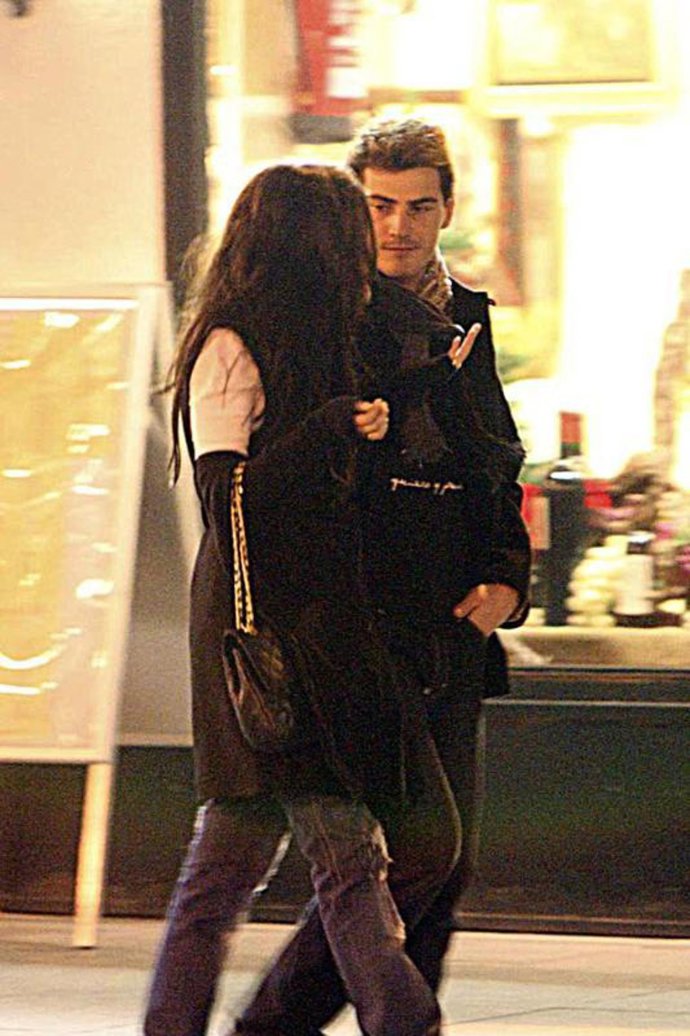 Iker Casillas con una chica