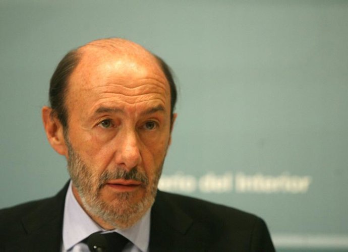 Plano de Rubalcaba, muy serio