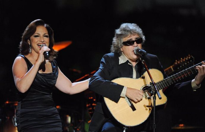 Gloria Estefan y José Feliciano actúan en la Fiesta Latina organizada por la Cas