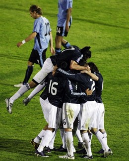 Tirunfo de Argentina ante Uruguay en el Mundial