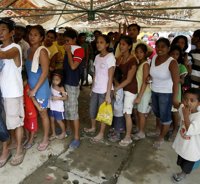 Las autoridades despliegan equipos de emergencia en previsión de un nuevo tifón en la isla de Luzón