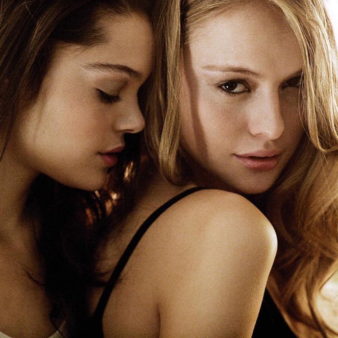 las actrices Esmeralda Moya y  Ana Ruja