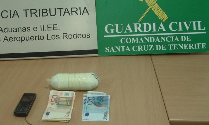 Droga y efectos incautados.