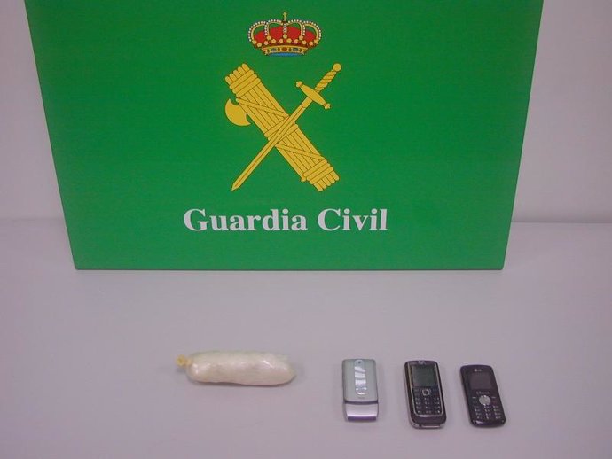 Detenida una pareja en el aeropuerto de Gran Canaria por tráfico de drogas.