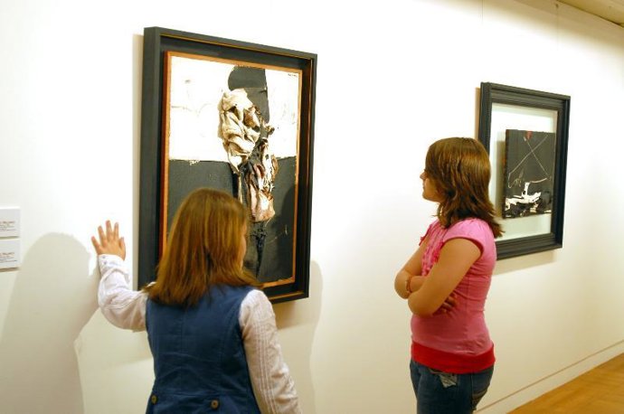 Las arpilleras caracterizan la obra de Millares