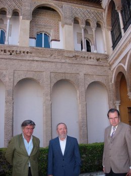 Galindo y Balón ante el sector de fachada restaurado