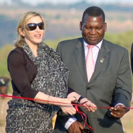 Madonna construye una escuela en Malaui