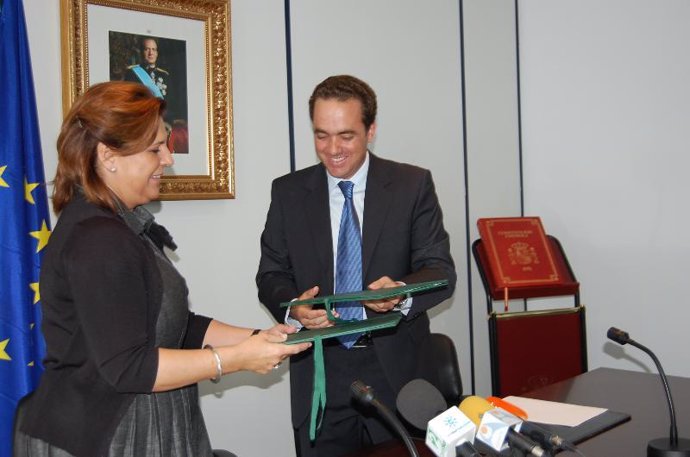 Rosa Torres y el alcalde de Valencina