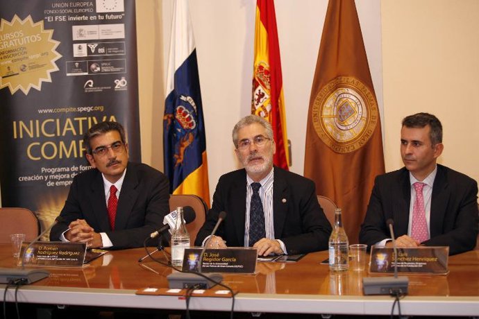 De izquierda a derecha, el presidente de la Sociedad de Promoción Económica del 