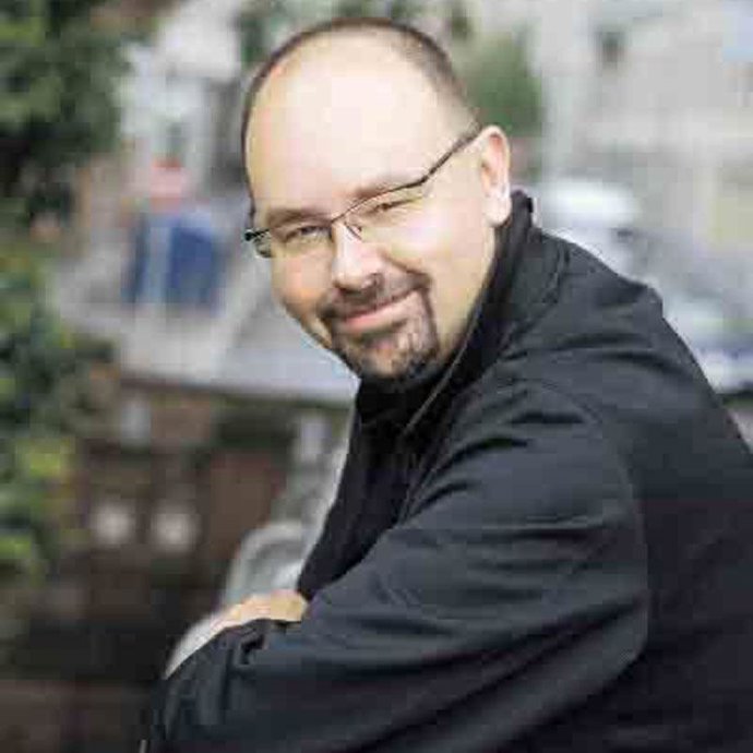 Carlos Ruiz Zafón compone la BSO de los e-books de 'La sombra del viento' y 'El juego del ángel' 