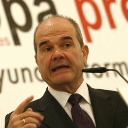 Vicepresidente tercero del Gobierno Manuel Chaves en los desayunos informativos 
