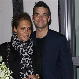El cantante Robbie Williams y su novia Ayda Field